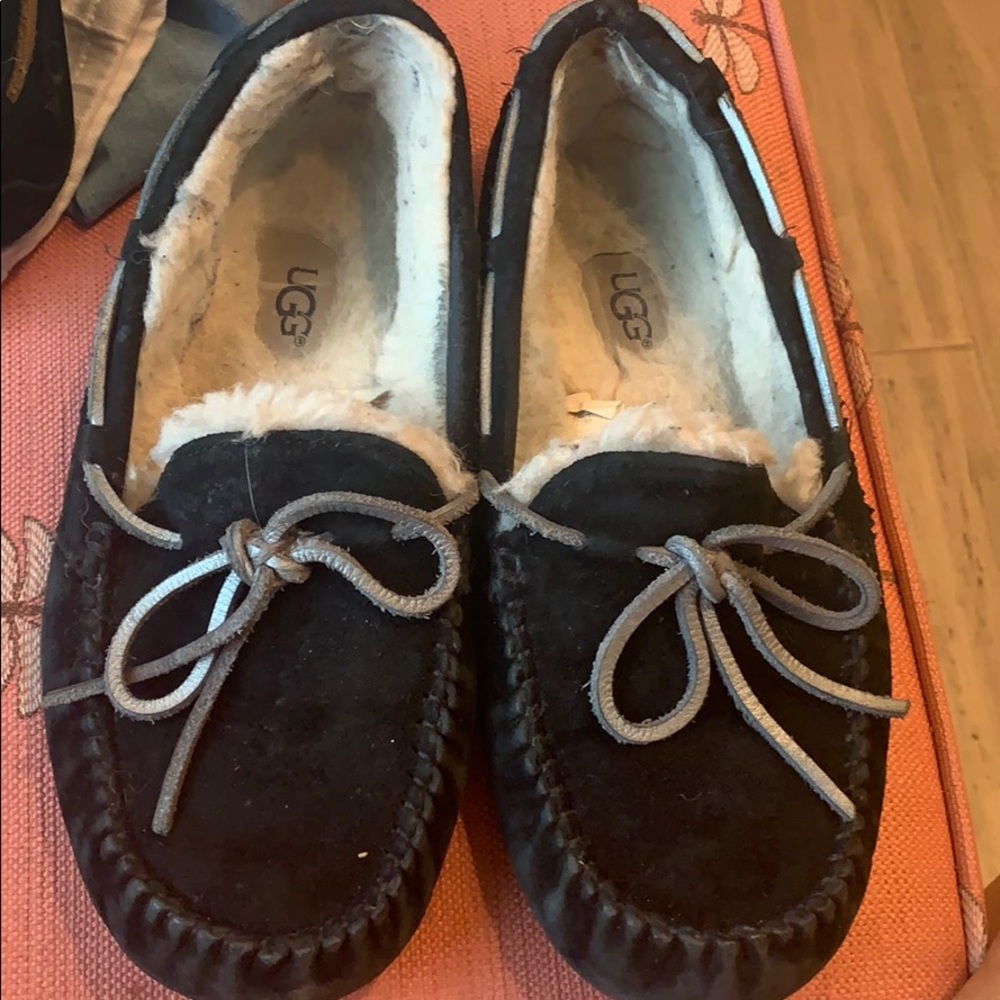 Ugg black Dakota moccasin size 6